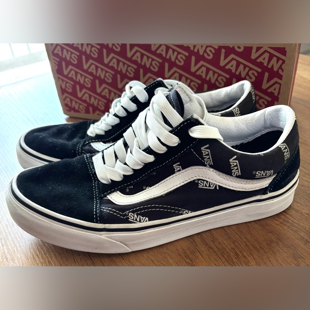 Vans Old Skool Black and White logo print shoes, Men’s size 7, Women’s size 8.5